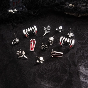 Gothic Halloween Ohrring Set mit Totenkopf, Fledermaus und Vampirzähnen in Silberoptik