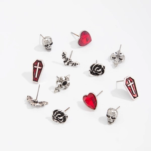 12-teiliges Gothic-Ohrring-Set mit silbernen Totenköpfen und roten Kristallen