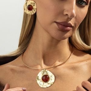 French Vintage Style Gold Hammered Metal Round Pendant Choker Necklace And Earrings For Women Elegant Fashion Jewelry