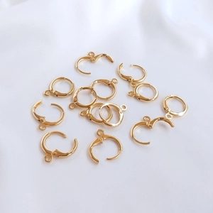 Détail des fermoirs boucles d'oreilles ronds en or 14K pour création bijoux DIY