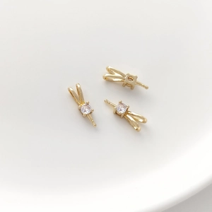 Détail du pendentif lapin plaqué or 14K pour DIY avec zircon et support pour perle