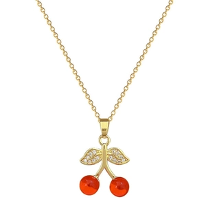 Minimalistische rode kersenhanger ketting met gouden afwerking en zirkoniasteen