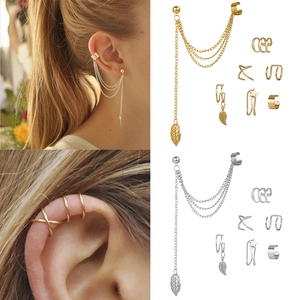 Set de pendientes de clip con borla de hoja y aros en acabado dorado y plateado
