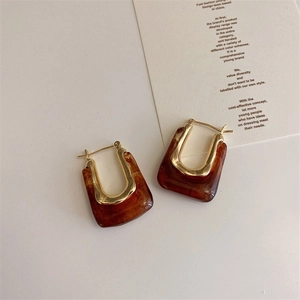 Retro U-shaped amber acrylic earrings with elegant gold metal frames for women