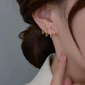 Modern Geometric Four Claw Stud Earrings With 925 Sterling Silver Earring Post Alloy Rhinestone Inlaid Curved Crawler Earring Jewelry For Women
