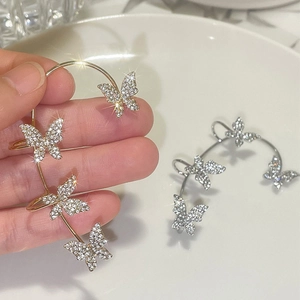 Set di orecchini a clip a farfalla in finitura oro e argento con strass scintillanti