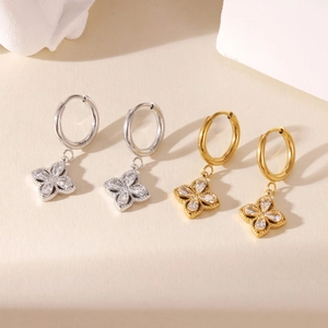 Pendientes de Aro de Acero de Titanio Trébol de Cuatro Hojas Colgantes de Flor de Zirconia Oro Plata Chapado Joyería Elegante Mujer