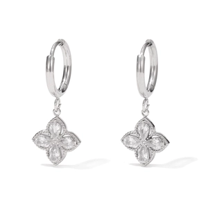 Elegantes pendientes de trébol plateados con brillantes circonitas de corte de pera