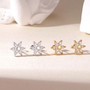 Orecchini a Bottone a Fiore in Acciaio Inossidabile 304 Minimalisti da Donna Squisiti Orecchini Floreali con Strass a Taglio Marquise