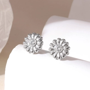 Elegant daisy-shaped stainless steel stud earrings with shimmering central zircon stones