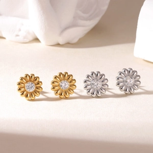 Fashionable stainless steel daisy stud earrings in gold and silver with zircon stones