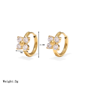 Pendientes de aro de trébol dorados con flores de circón blanco y medida 13,3mm
