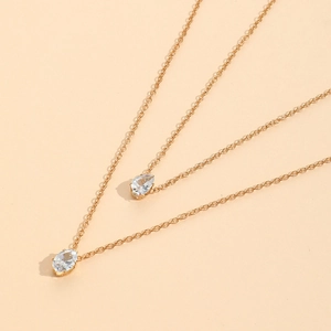 Collier double couche doré avec deux pendentifs en cristal goutte d'eau élégants