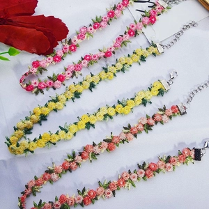 Ensemble de colliers ras-du-cou en dentelle brodée de fleurs romantiques style jardin