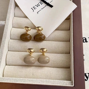 Vintage French Style Caramel Glazed Oval Stud Earrings For Women High-end Alloy Resin Geometric Jewelry Autumn Winter Accessary