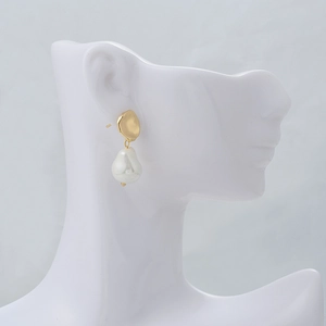 Boucles d'oreilles feuille de lotus plaquées or 14K avec perles baroques