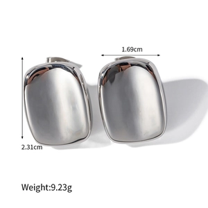 Minimalistische geometrische quadratische Ohrstecker in Silberoptik für Damen, poliert