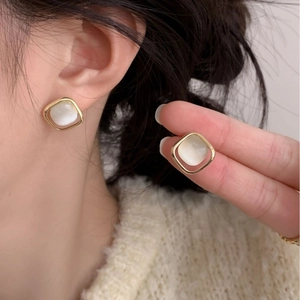 Pendientes de Botón Cuadrados Geométricos Minimalistas Vintage Francés Aleación Chapada en Oro Con Piedra de Ojo de Gato Blanca Joyas