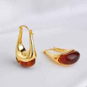 Pendientes de aro dorados en forma de U de resina hueca con diseño vintage francés