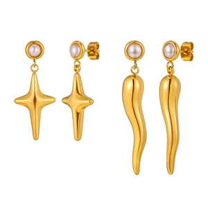 Conjunto de pendientes de acero chapado en oro de 18K con perlas y estrellas