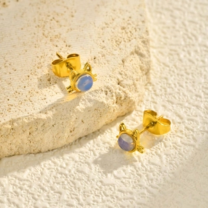 Boucles d'oreilles chat minimalistes en or avec pierres d'opale bleue pour femme