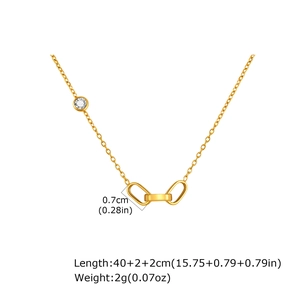 Détails du collier en acier doré avec dimensions et pendentif en pierre de zircon