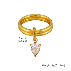 Detailansicht goldener Doppelring mit Tropfen-Zirkonia und Größenangaben in der Grafik