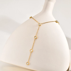 Elegante collana a Y dorata da donna con cinque pietre di zircone trasparente incastonate