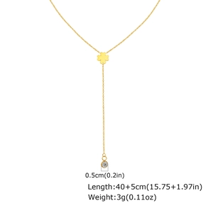 Detalle de collar lariat de trébol dorado que muestra longitud 40+5cm y circón