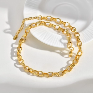 Close-up of gold chain necklace with diamond pattern texture and K18 engraving