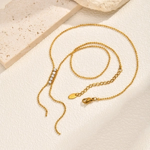 Elegante collana a Y in acciaio inossidabile placcato oro 18K con pendenti in zircone