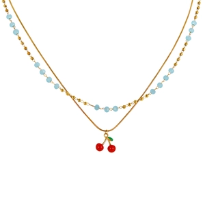 Collana a doppio strato dorata con perline azzurre e ciondolo a ciliegia rossa delicata