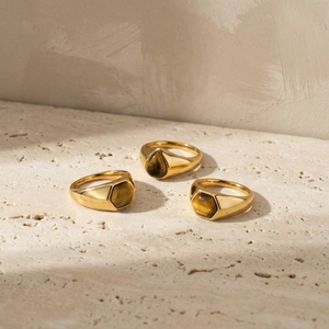Set di anelli vintage in acciaio inossidabile dorato con pietre occhio di tigre naturali