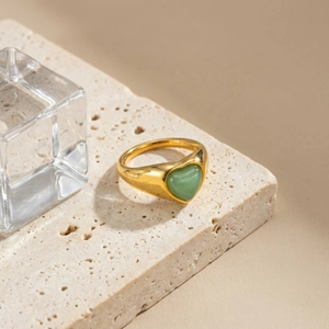 Anello vintage a cuore con pietra verde in acciaio inossidabile lucido per donna