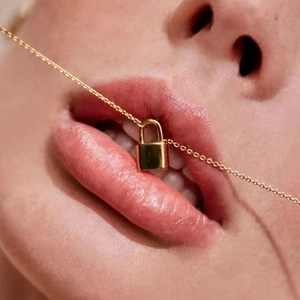 Minimalist Stainless Steel Gold Plated Mini Padlock Pendant Necklace For Women Elegant Ins Style Jewelry Daily Wear Accessory