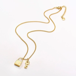 Collier Pendentif Clé de Serrure en Acier Inoxydable Plaqué Or pour Femme Bijoux de Mode à Motif Étoile de Lune Chaîne de Pull