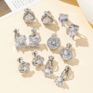 Set di orecchini a clip argento con zirconi luccicanti in varie forme geometriche