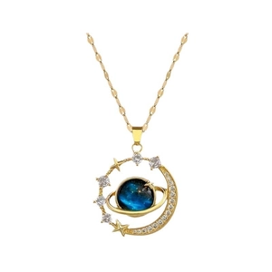 Elegante gouden sterrenhemel ketting met blauwe planeet en fonkelende halve maan hanger