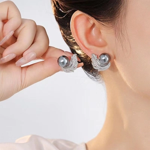 Elegant 925 silver feather earrings with zircon inlay and grey pearls on model