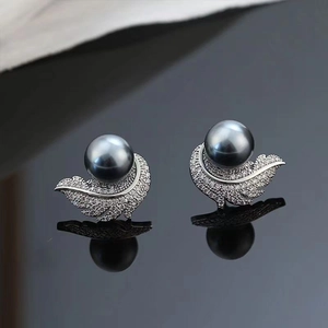 925 silver needle feather stud earrings with cubic zirconia and dark grey pearls