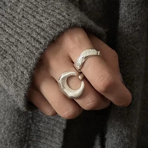 Bague Ouverte Ajustable en Minimaliste pour Femme Croissant de Lune Mat Lettre Freedom Bijoux Cadeau
