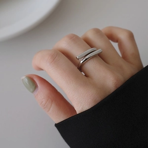 Polished silver geometric double-layered open ring for women in minimalist style