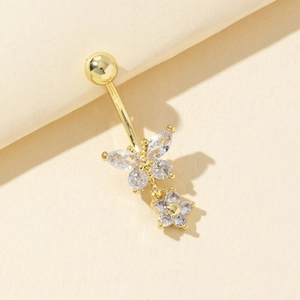 Piercing de ombligo de mariposa dorada con colgante de circonita y detalles de flores