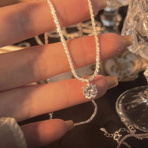 Sparkling zircon pendant necklace with silver star chain and brilliant round cut stone