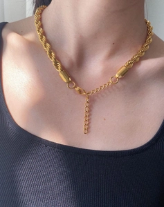 Detail of 18K gold-plated 8mm twisted rope chain necklace with lobster clasp closure