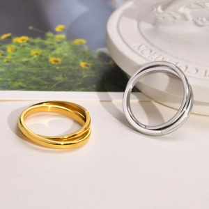 Minimalist double layer stainless steel interlocking rings in polished gold and silver