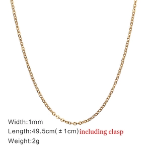 Détail de la chaîne dorée 1 mm montrant la mesure de 49,5 cm et le fermoir mousqueton