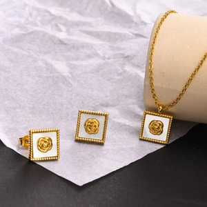 Bijoux Rétro Français Avec Collier Rose et Boucles d'Oreilles En Acier Inoxydable Avec Placage Or et Incrustation de Nacre