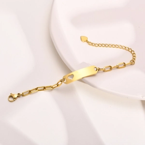 Goldenes Gliederkette-Armband aus Edelstahl mit rechteckiger Platte und Herzanhänger