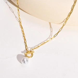 Collier élégant doré à maillons trombones avec fermoir OT et pendentif perle